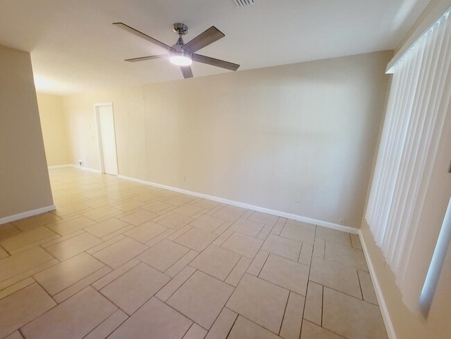 Building Photo - 5680 Doonesbury Way