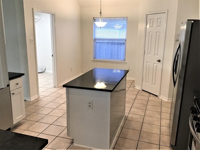 Building Photo - 15207 Henderson Point Dr