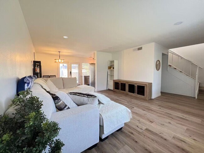 Foto del edificio - 6223 Meadow View Ln