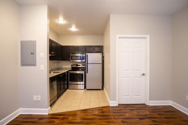 Building Photo - Ground Floor Studio with Contemporary Styl...