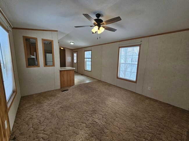 Building Photo - 6 Evergreen Ln