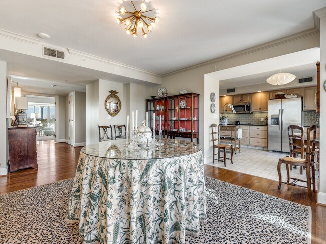 Foto del edificio - 4242 Lomo Alto Dr