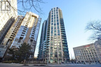 Building Photo - 300 Bloor St E