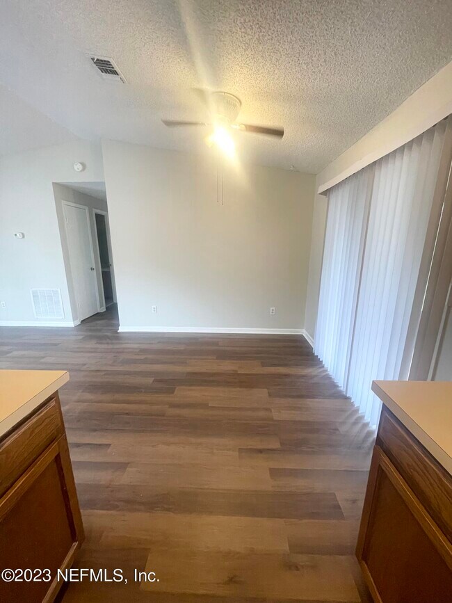 Foto del edificio - 7976 Shircliff Dr