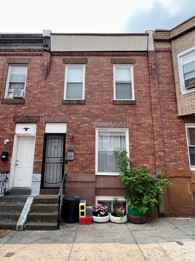 Foto del edificio - Stunning 3-Bedroom Townhome in Harrowgate! Available NOW!