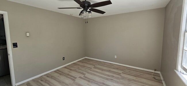 Building Photo - 53 Bayview Dr