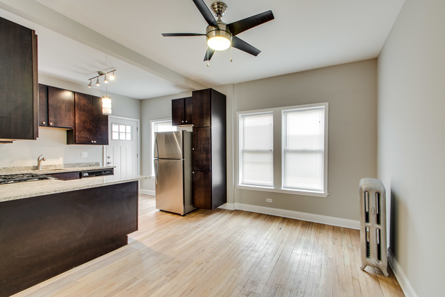 Foto del edificio - 836 E 53rd St