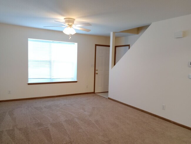 Building Photo - 406 E Liberty Ln