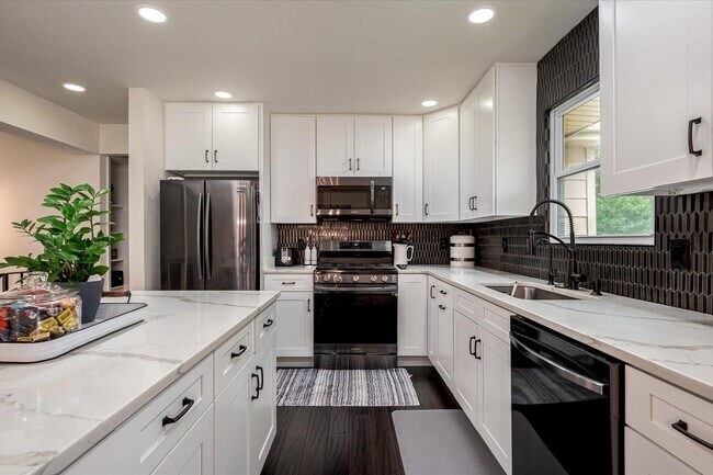 Building Photo - 12204 Sir Lancelot Dr