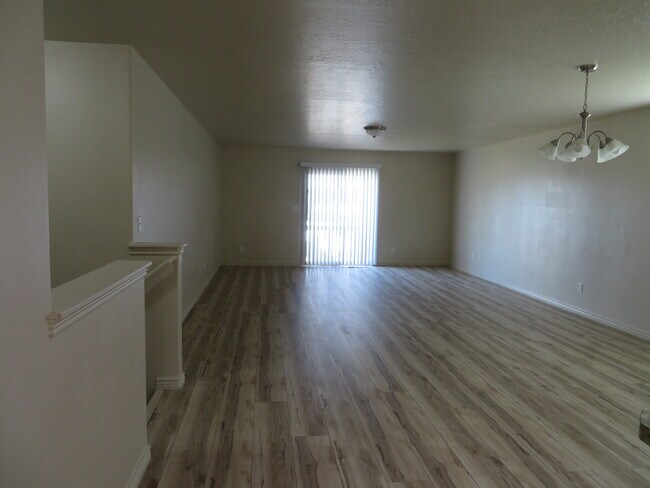 Building Photo - 423 Firestone Dr