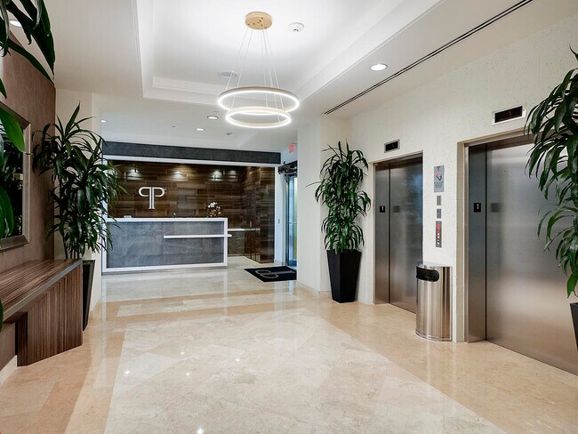 Foto del edificio - 99 SE Mizner Blvd