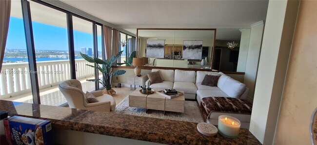Foto del edificio - 2000 Island Blvd