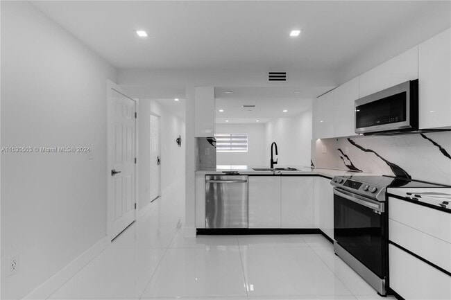 Building Photo - 14911 SW 82nd Terrace