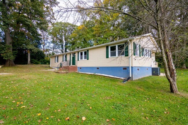 Foto del edificio - 3405 Pebble Dr