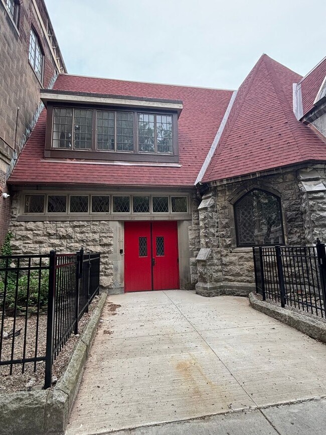 Building Photo - 310 Montgomery St