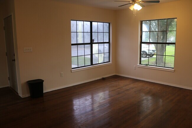 Building Photo - 125 Palo Blanco Dr