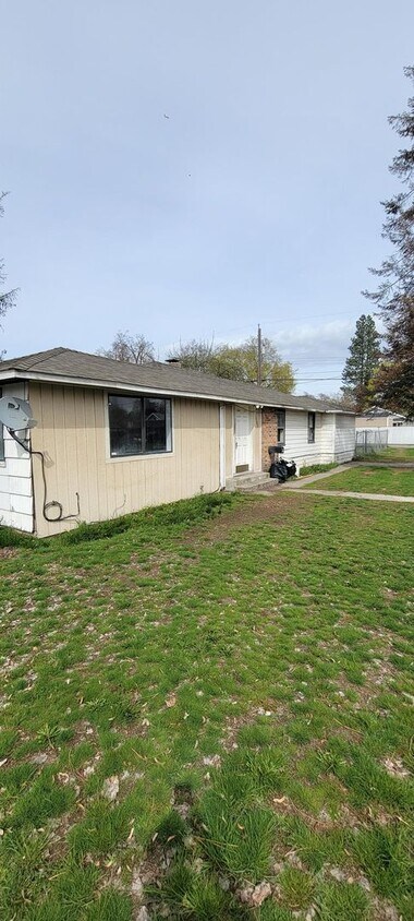 Primary Photo - Northeast Spokane 3 bed 2 bath