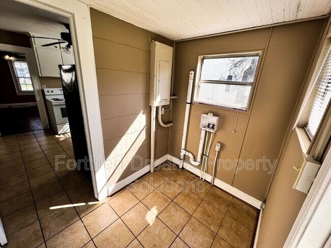 Building Photo - 316 Elmwood Dr