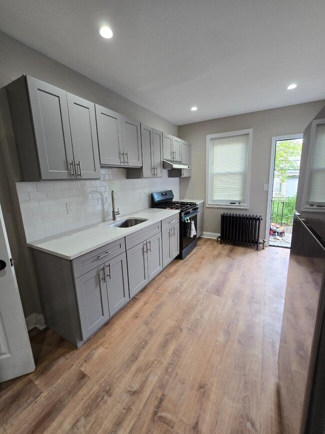 Building Photo - 2219 Bonaffon St