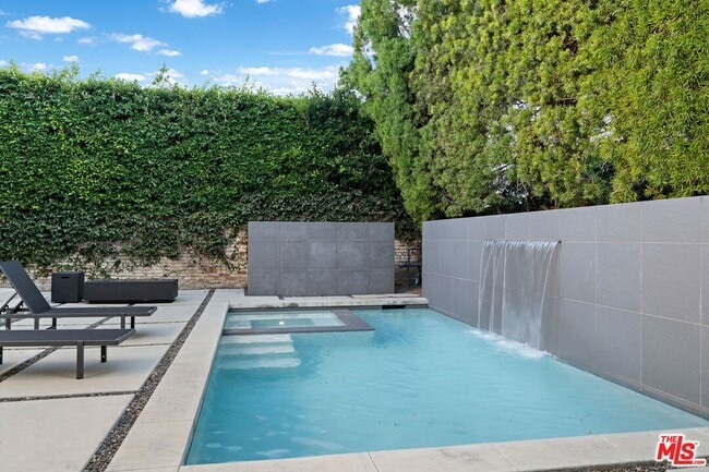 Photo - 201 S Bedford Dr House