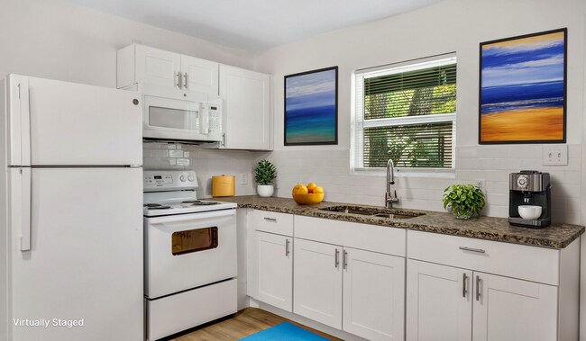 Building Photo - Cozy 1-bedroom, 1-bath duplex