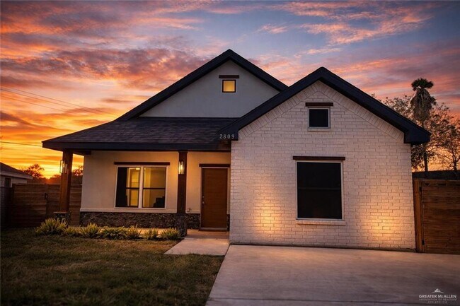 Building Photo - 2809 Los Pinos Ln