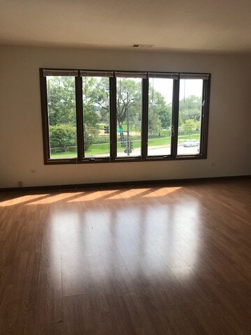 Foto del edificio - 7938 W Addison St