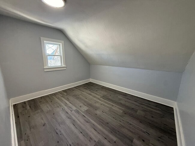 Building Photo - 61 Goddard St