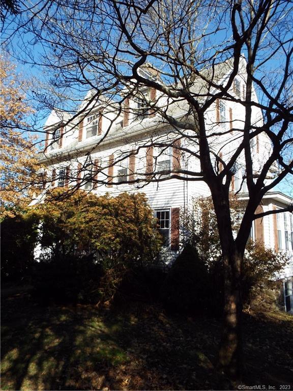 Foto del edificio - 405 Mohegan Ave Pkwy