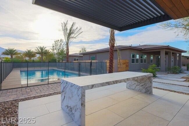 Foto del edificio - 6110 Pebble Glen Ct