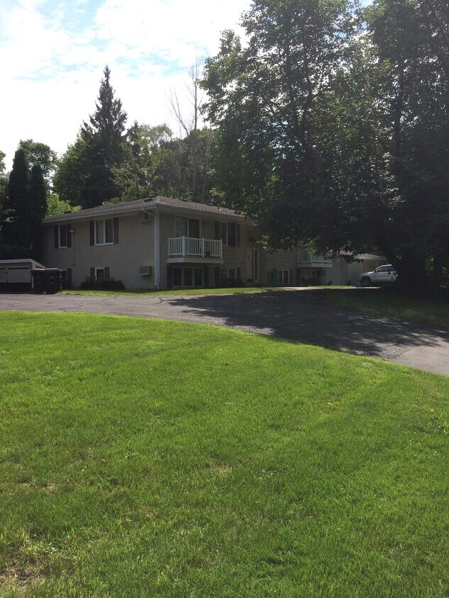 1078 E Circle Dr Unit 4, Wayzata, MN 55391 1078 E Circle Dr Wayzata