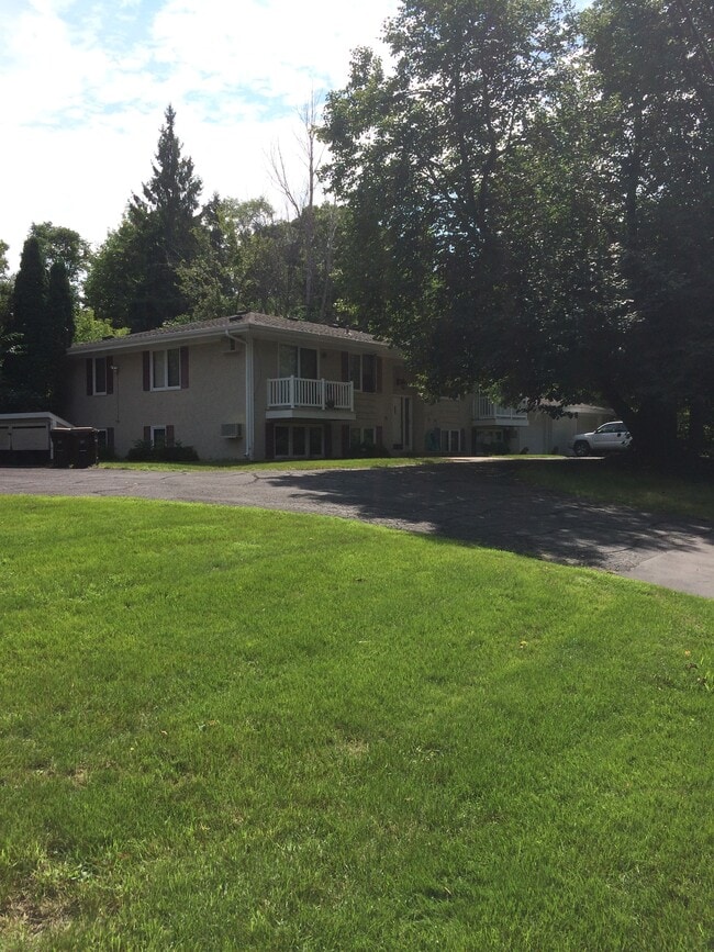 Building Photo - 1078 E Circle Dr