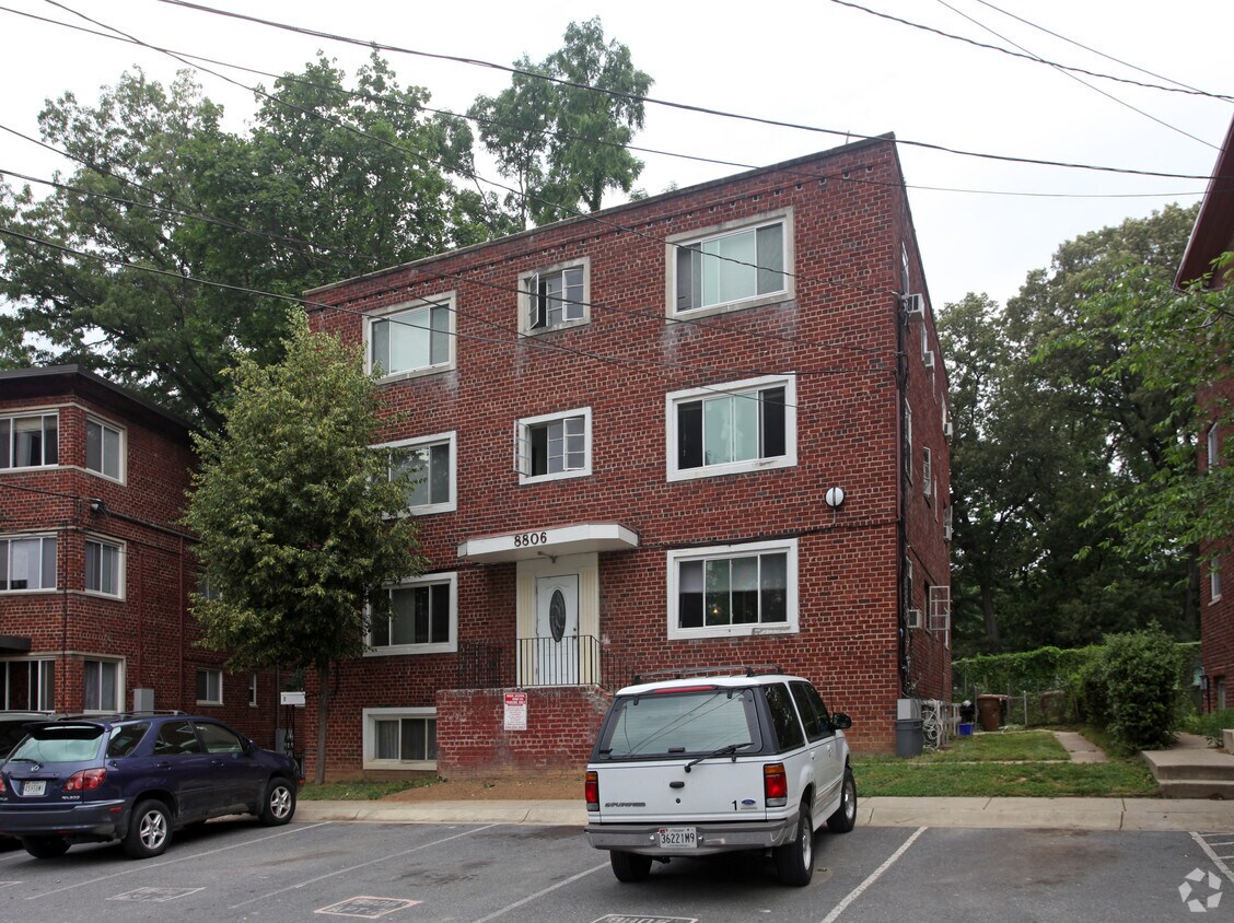 Foto principal - 8806 Glenville Rd