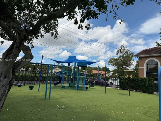 Foto del edificio - 8781 Wiles Rd