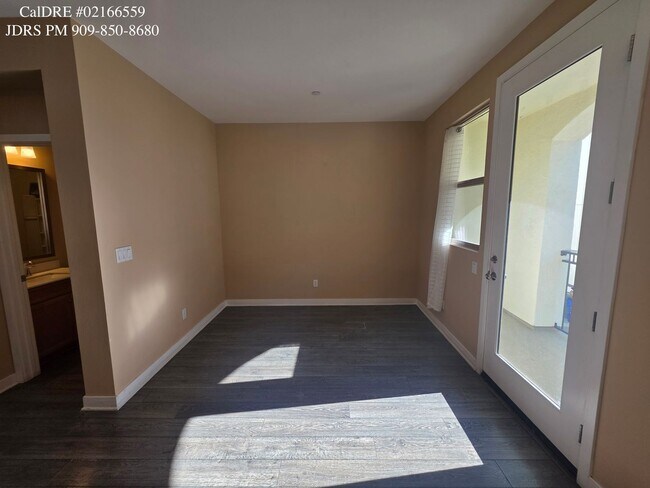 Building Photo - Bellflower 3 Bedroom Townhouse