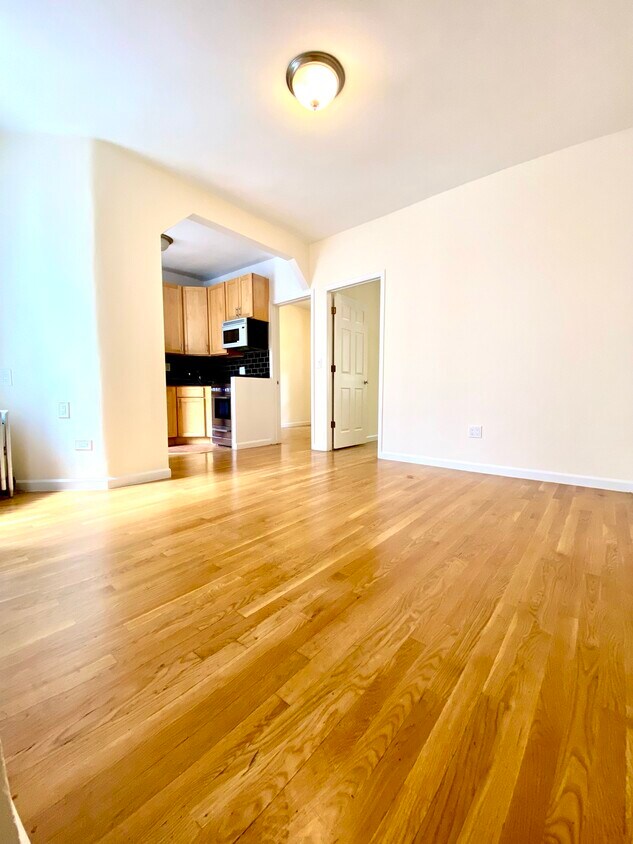 Foto principal - 230 E 78th St