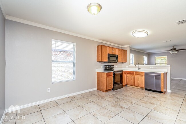 Building Photo - 8924 Sun Haven Way