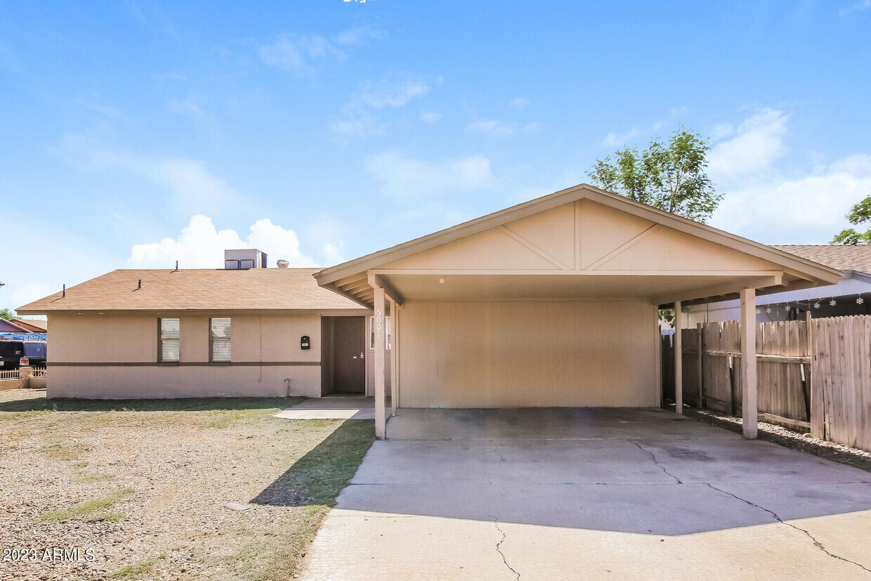 Foto principal - 5001 W Roanoke Ave
