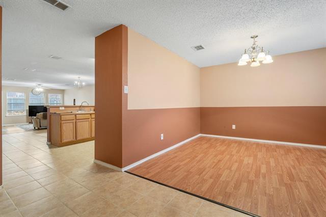 Building Photo - 909 Simi Dr