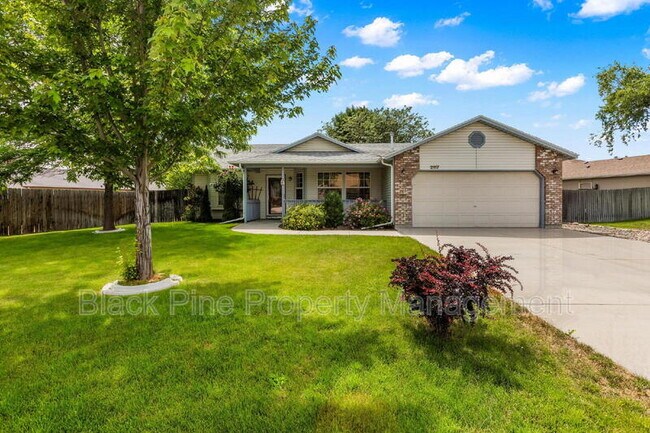 Building Photo - 2117 S Crimson Rose Way