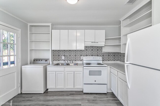 Building Photo - 2 br, 1 bath House - 424 Creek Circle Driv...