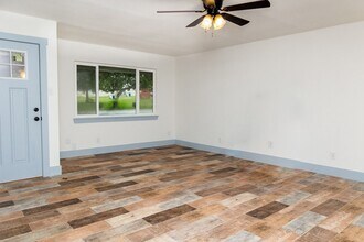 Building Photo - 811 Matchett St