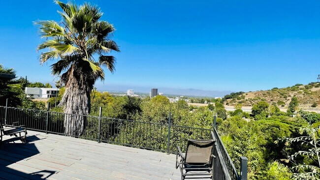 Foto del edificio - 15635 Vandorf Pl