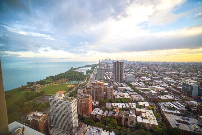 Foto del edificio - 655 W Irving Park Rd