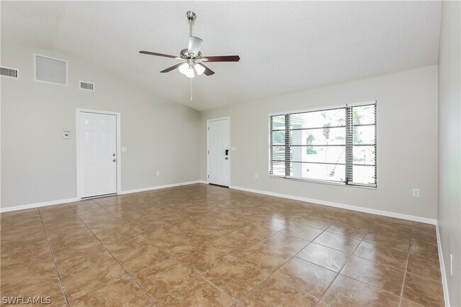 Foto del edificio - 18104 Windingvail Ave