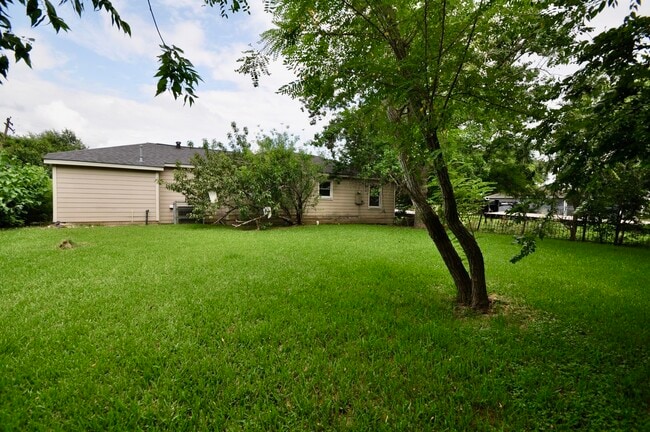 Foto del edificio - 7622 Darnay Dr