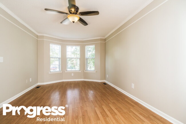 Building Photo - 2814 Meadowhill Dr