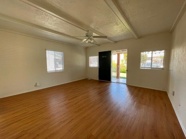 Building Photo - 2212 Ruhland Ave