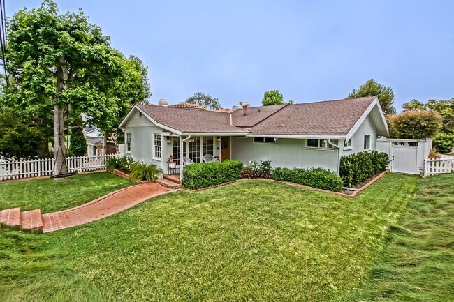 Photo - BEAUTIFULLY REMODELED (FURNISHED), 3BR3BA ... House