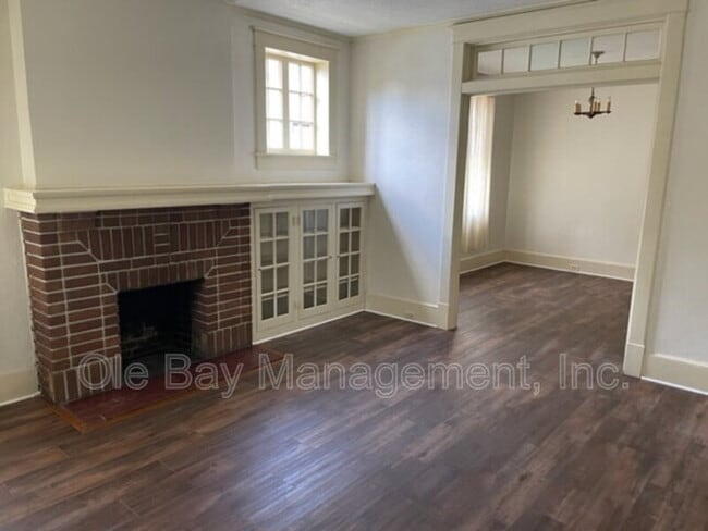 Building Photo - 7 S Monterey St